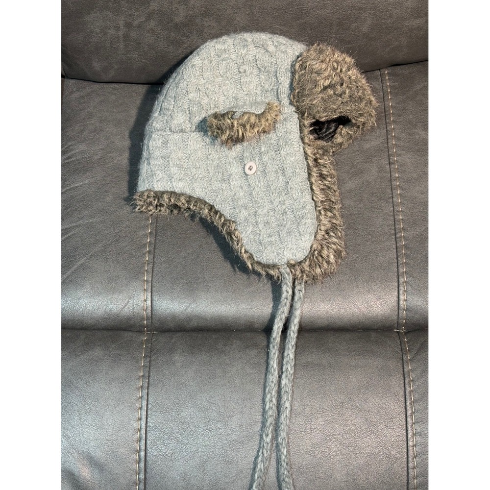 Screamer Gray Cable Knit Trapper Hat Faux Fur Trim Quilted Lining Ear Flap